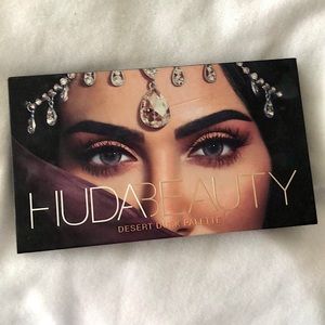 HUDA BEAUTY Desert Dusk Palette 💗